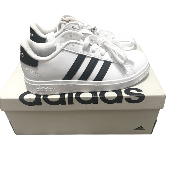 🌟🌟🌼NIB Adidas Grand Court 2.0 Classic White Sneakers with Black Stripes. Unisex - Picture 9 of 9